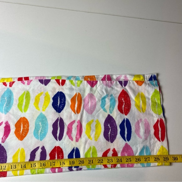 Victoria's Secret Long Sleeve Light Flannel Pajamas Multi Color Lips Kisses XS - Picture 6 of 12